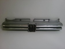 Calandre Peugeot 605