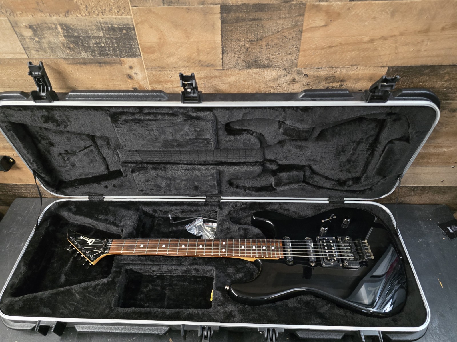 Vintage 1988 Charvel Model 3 Electric  - Made in Japan - W /  Case