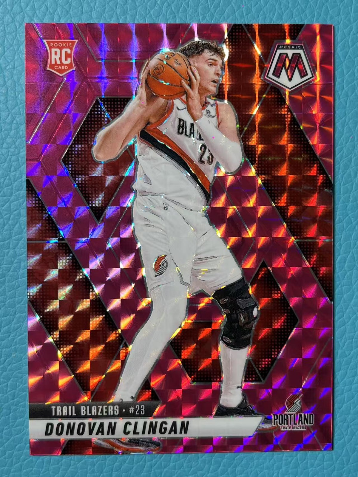 Donovan Clingan 2024-25 Panini Mosaic 099/175 Pink Genesis RC Prizm #246
