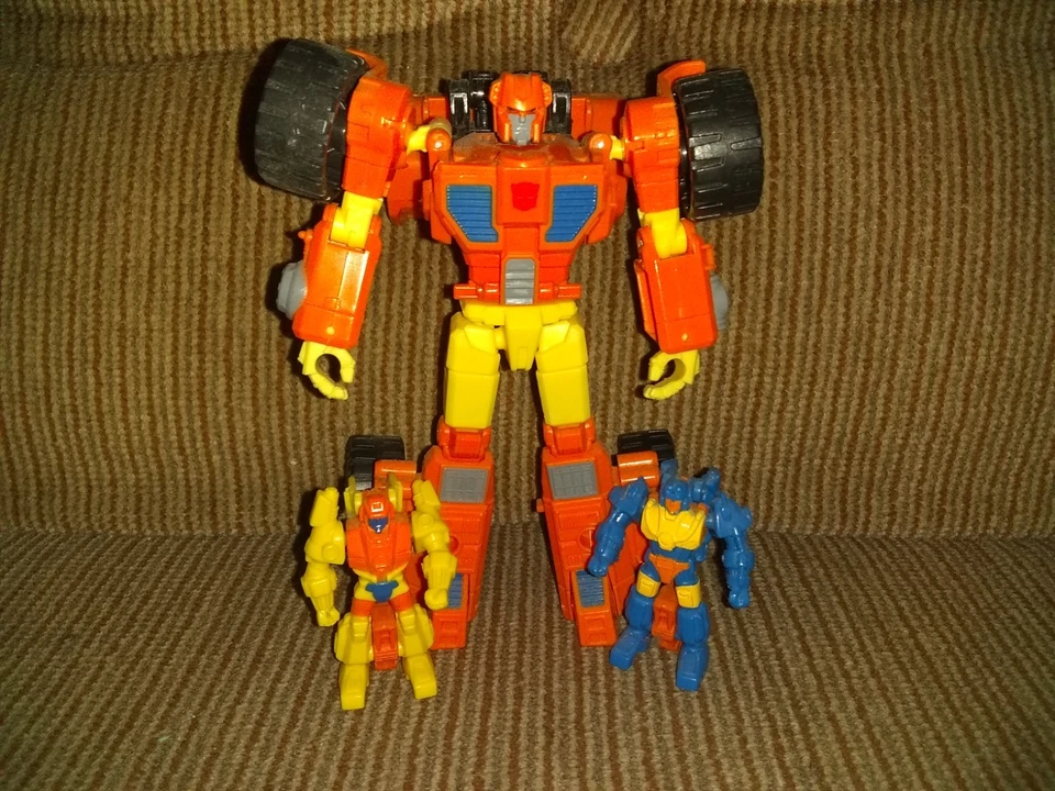 Lote Transformers Autobot - POTP Inferno, Thrilling 30 Nightbeat, Scoop, Roadburn Foto 2 de 4