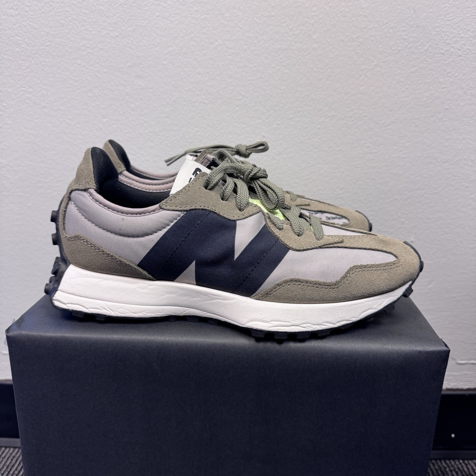 New Balance 327 Sneakers Aluminum Covert Green Mens 8 Womens 9.5 MS327IB thumbnail 3