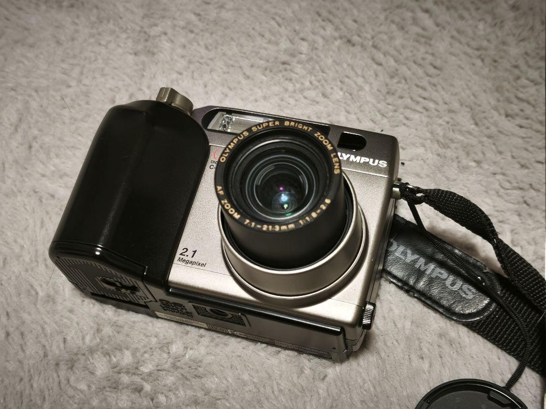 OLYMPUS CAMEDIA C-2040ZOOM digital camera with SmartMedia AA
