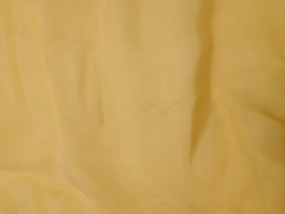 $95 Bloomingdales Hombres Pañuelo de Seda Amarillo Vestido Sólido Informal Bolsillo Cuadrado Foto 4 de 4