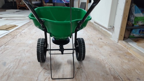 Broadcast Spreader Vitax Green Up Push Fertilizer Spreader Garden Seeder - Picture 5 of 5