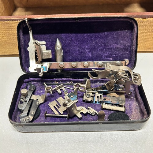 VTG Singer Sewing Machine Model 99K w/ Foot Pedal & Carrying Case & Attachments - 第 22/24 張圖片