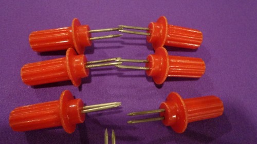1950s Vintage Serv-rite Corn COB Skewers HOLDERS RED 3 PAIR PICNIC BBQ RETRO - Picture 3 of 4