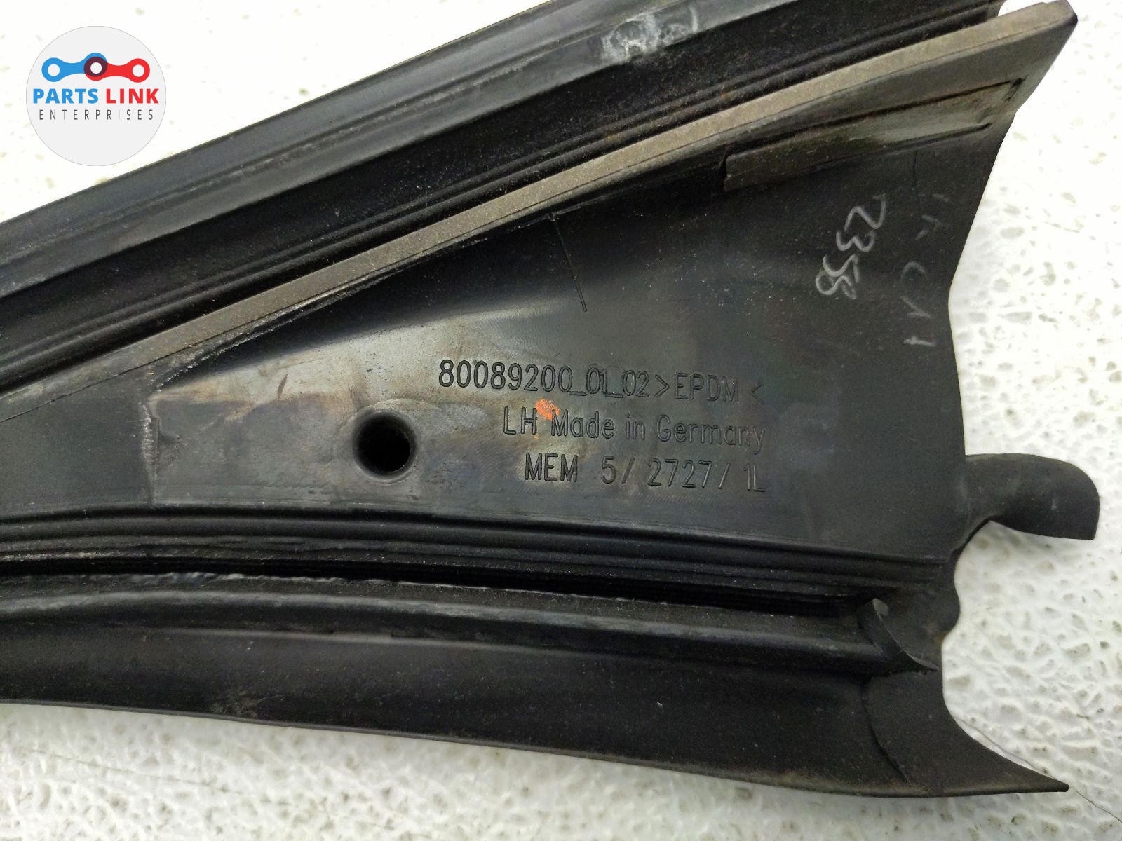 2007-19 MASERATI GRANTURISMO FRONT LEFT GASKET UPPER TRIM WINDOW RUBBER M145 OEM