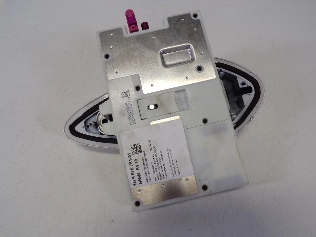 Antena montada en techo BMW X2 20 con módulo OEM LKQ Foto 2 de 3