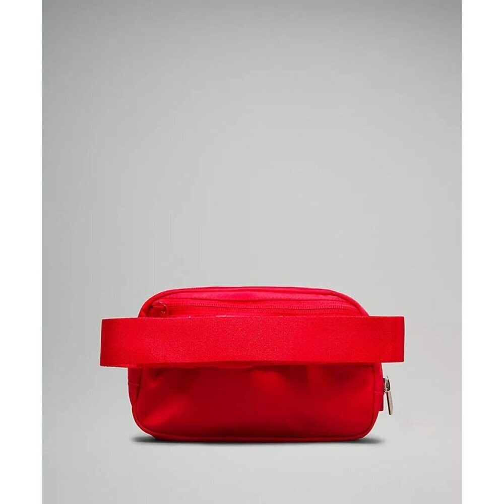 True Red 1L Everywhere Belt Bag – Compact & Stylish
