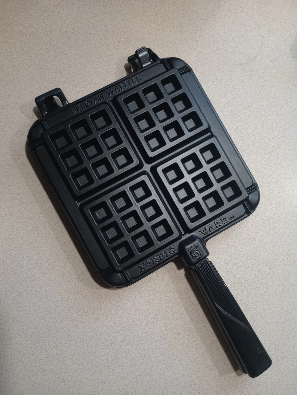 Vintage Nordic Ware Belgian Waffler StoveTop Fire Pit Waffle Maker Cast Aluminun
Opens in a new wind
