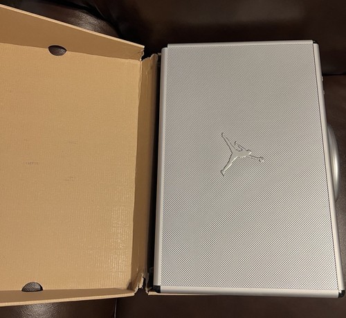 Air Jordan 1 Retro High ‘Silver 25th Anniversary’ 396009 001 Size 12 - Picture 2 of 11
