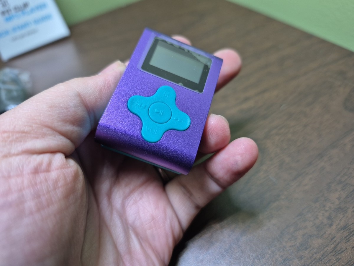 Eclipse Purple 4GB MP3 Player w Clip Holds 2K+Song Open Box Read