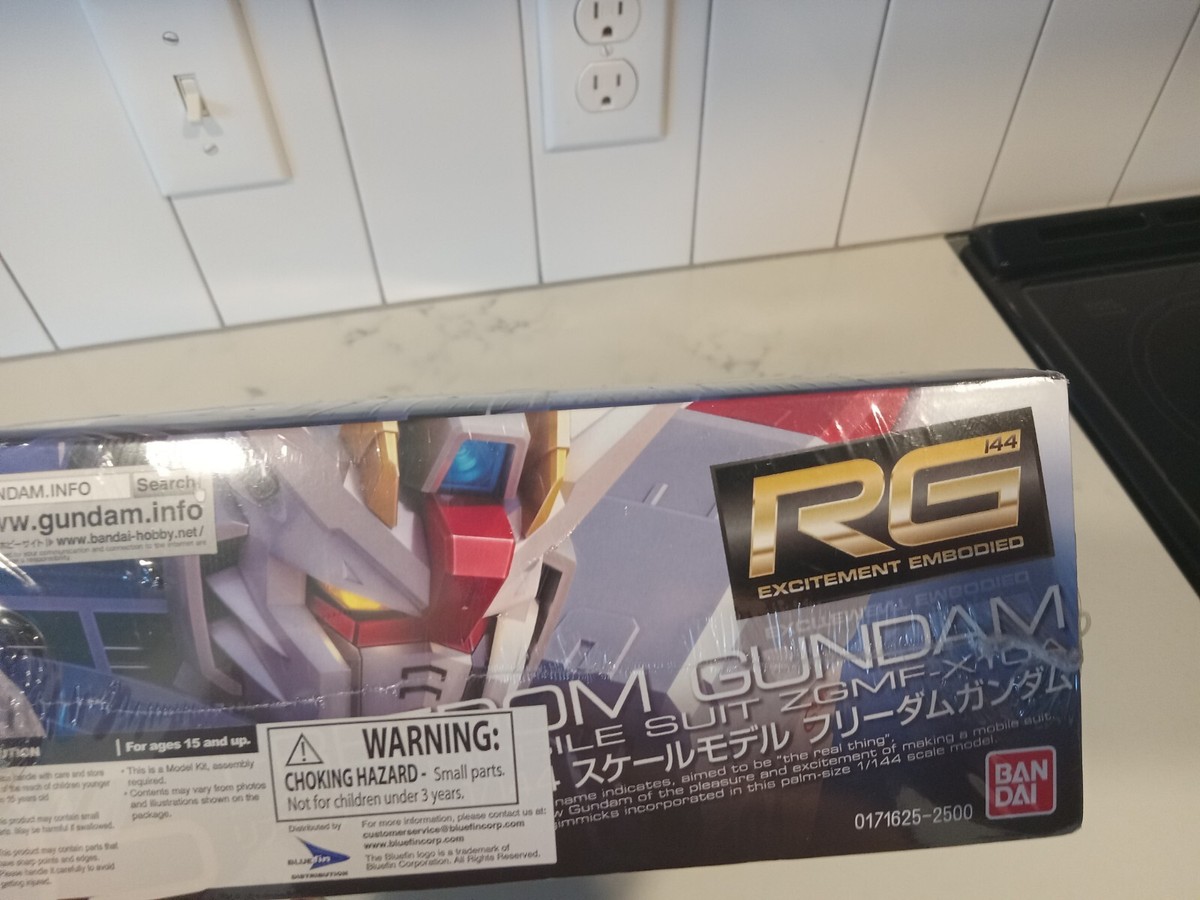 Bandai Model Kit Freedom Gundam ZAFT Mobile Suit ZGMF-X10A 1:144