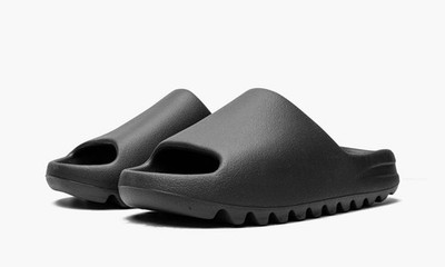 Yeezy Slides  Onyx  SIZE 9