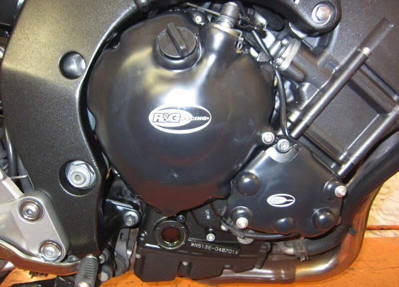 Cache moteur droit R&G RACING pour éviter les fuites d'huile sur FZ8