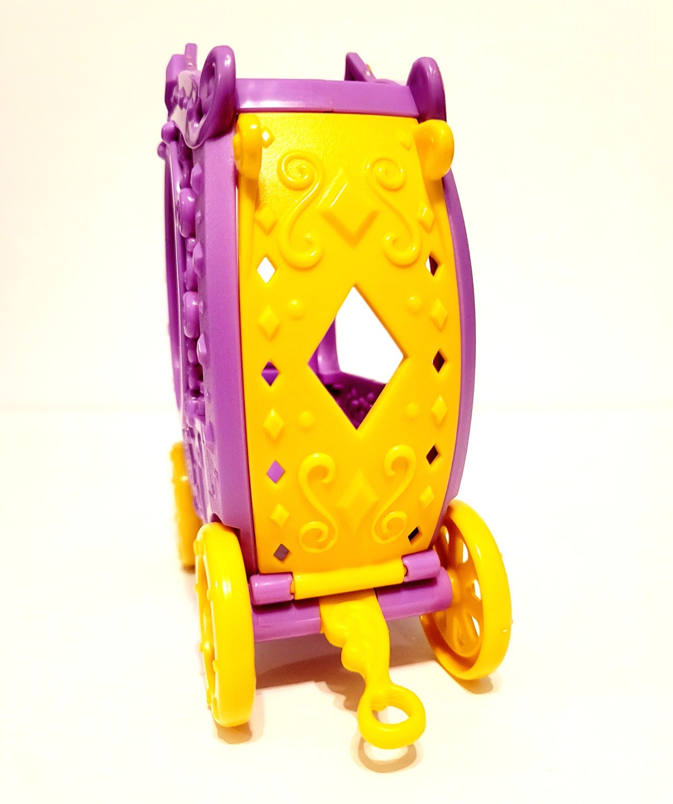 My Little Pony G4 Rarity Unicorn Fluttershy Pony Royal Gem Carriage 2010 MLP
