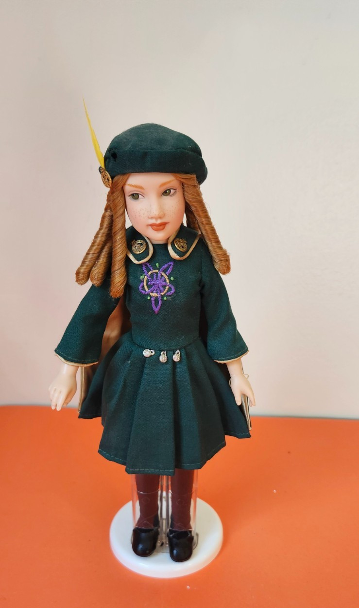 American Girl Girls of Many Lands 9” KATHLEEN IRELAND DOLL W Stand