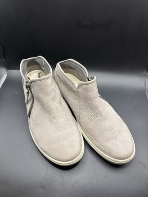 ECCO Soft 7 Low Booties Shoes Women s Size 7 Grey Nubuck Leather Side Zip Shoes