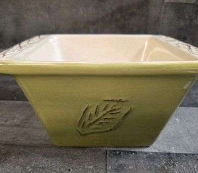 Tastefully Simple - Host Collection - 5'' Olive Green Embossed Leaf - Baking Dish