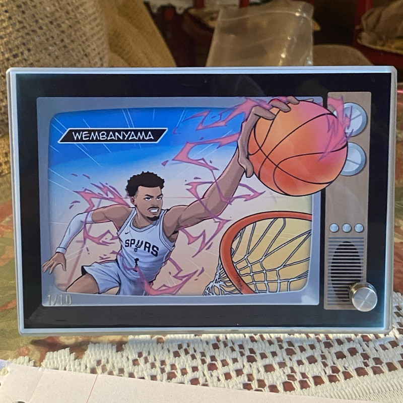 Victor Wembanyama Anime 1/10 Glass Plaque(NOT THE CARD)