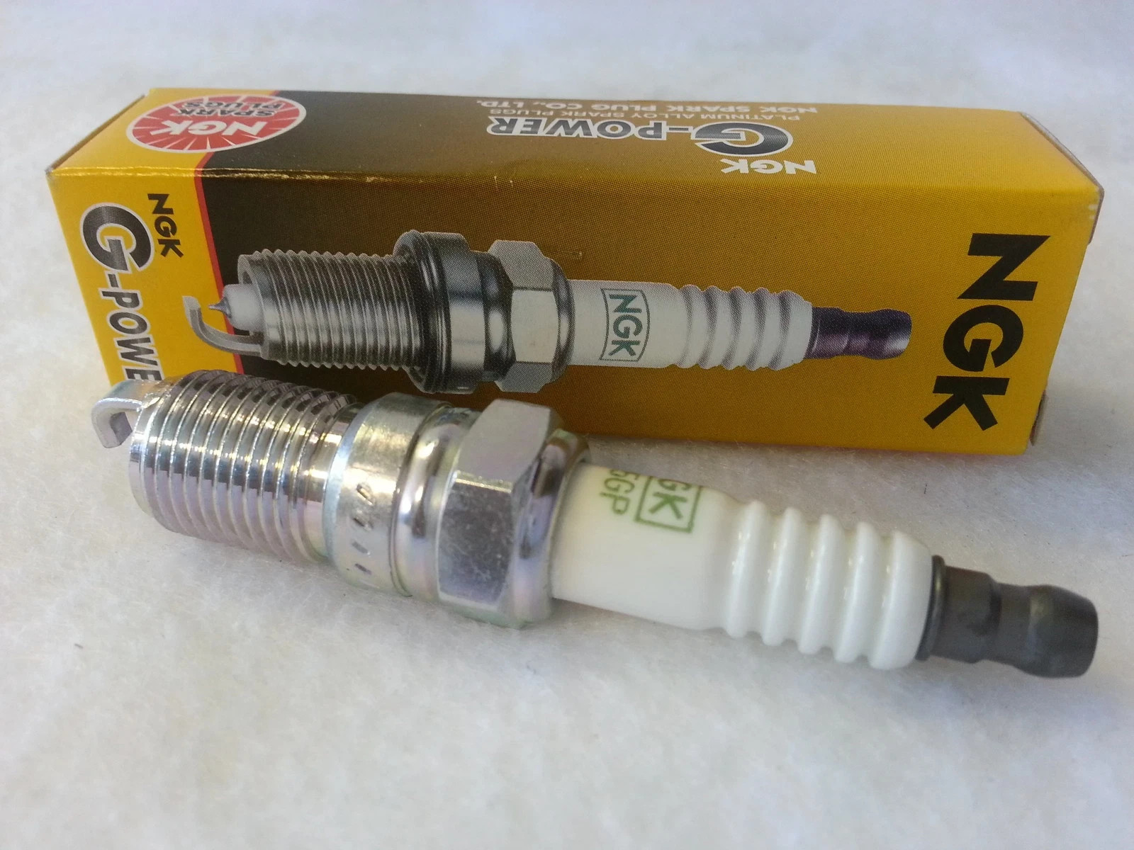 NGK MADE IN JAPAN ZFR5FGP SPARK PLUG PLATINUM POWER 1-PEICE 7098 