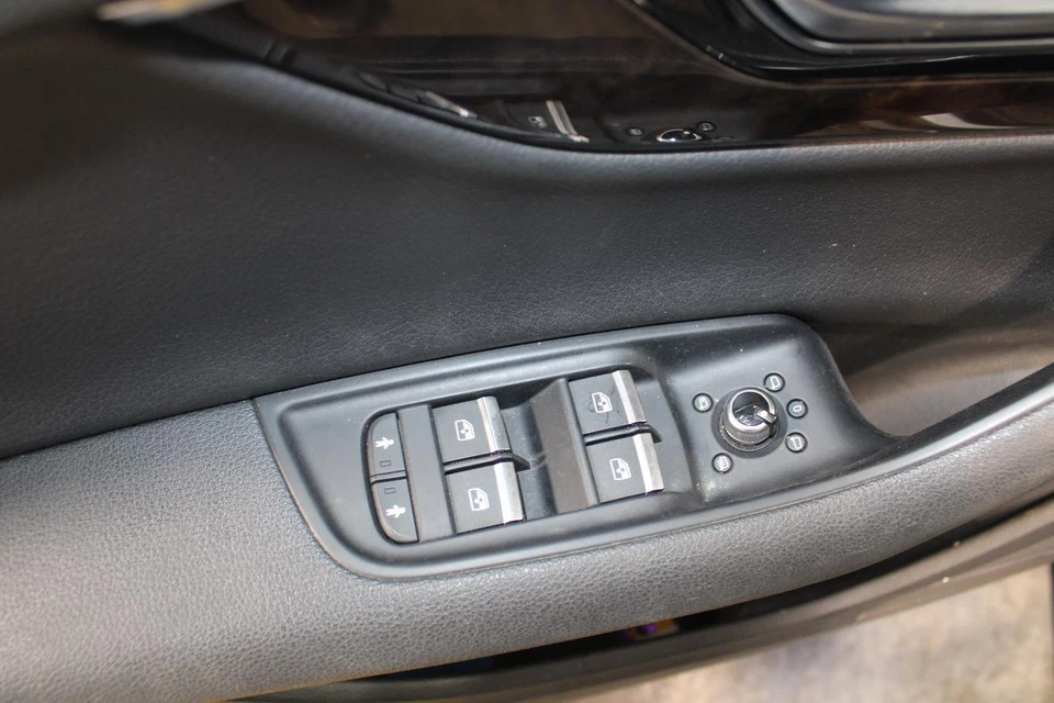 Used Front Left Door Interior Trim Panel fits: 2018 Audi Q7 Grade A Foto 2 de 4