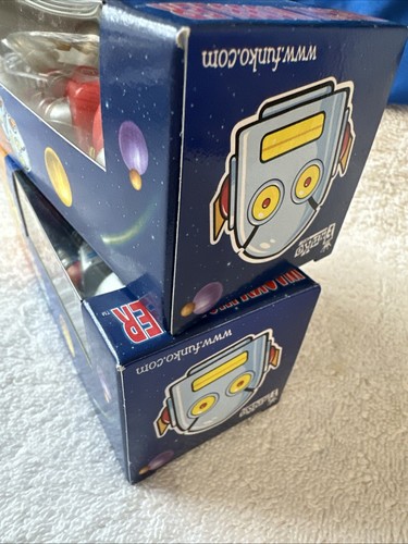 FUNKO Wobblebot XR-3000 Red & Silver Wacky Wobbler Bobblehead SCOOTERS c320 - Picture 12 of 18