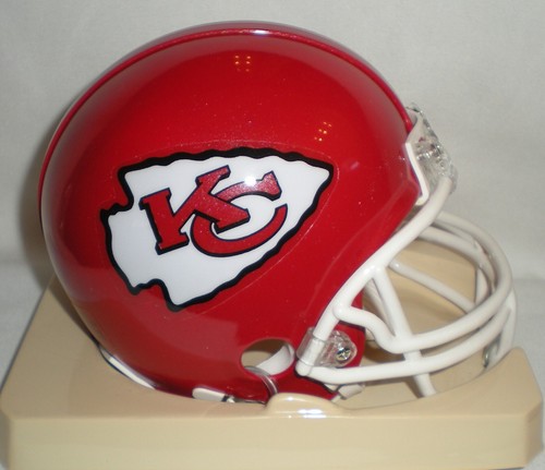 JAMAAL CHARLES -RB- Kansas City Chiefs Autographed Mini Helmet - Beckett BS20114 - Picture 4 of 5