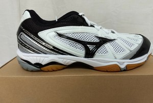 mizuno wave hurricane silver