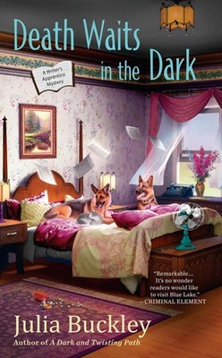 Death Waits in the Dark: A Writer's Apprentice Mystery #4 by Julia Buckley (Engl