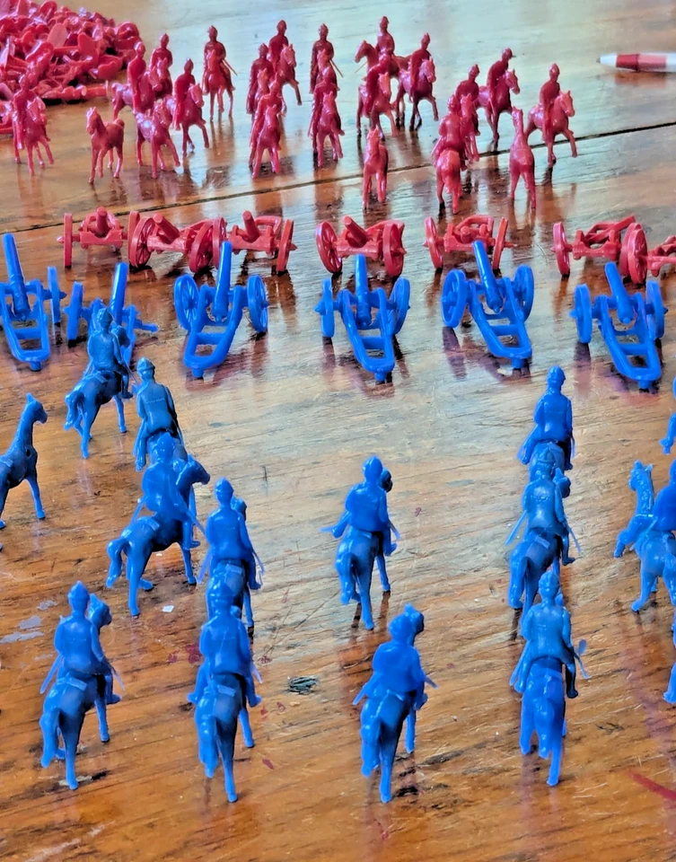 Little Toy Soldiers from the Back of Comic Books Revolutionary War ~385 Pieces - Image 2 of 4