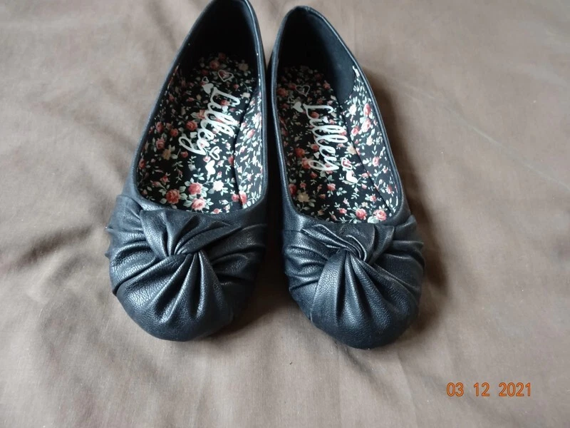 Ladies flat black deals shoes size 7