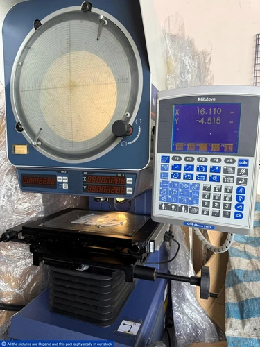 Mitutoyo PJ-A3000 Profile Projector 302-701E QM-Data 200 Readout v1.300 264-141E