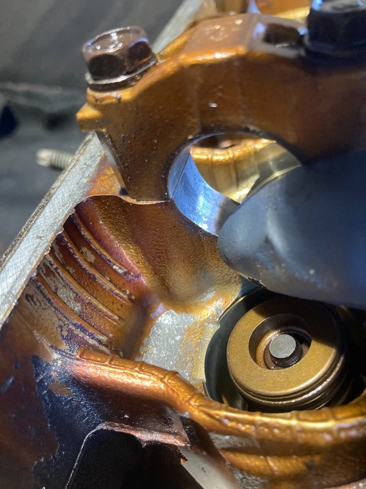 02-09 丰田凯美瑞 Scion XB 2.4L 2AZFE 裸缸盖(期刊磨损) — 第 4/4 张图片