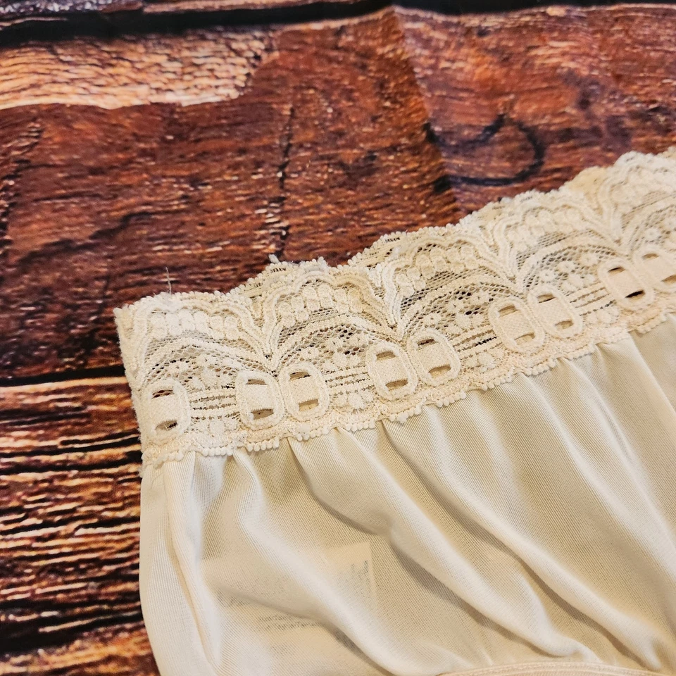 Vintage OLGA #00913 Silky Secret Hug Style Panties sz 6 Ivory Lace Lot Of 4 - Image 3 of 4
