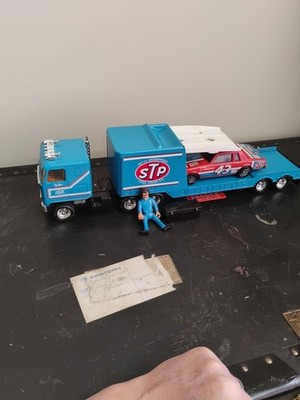 Vintage Ertl Richard Petty STP Car Hauler Pressed Steel Truck & Car .Super Clean