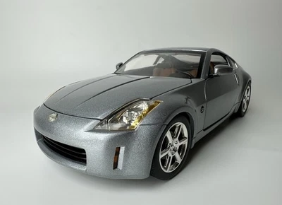 Hot Wheels Nissan 350Z 1:18 voiture miniature argent - Photo 1/4