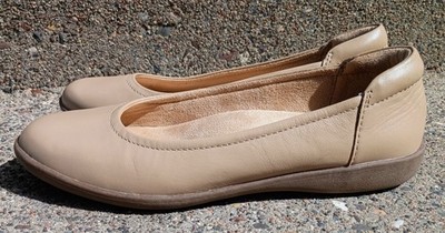 Naturalizer beige leather Flexy ballet flats, women's size 8.5 / 38.5
