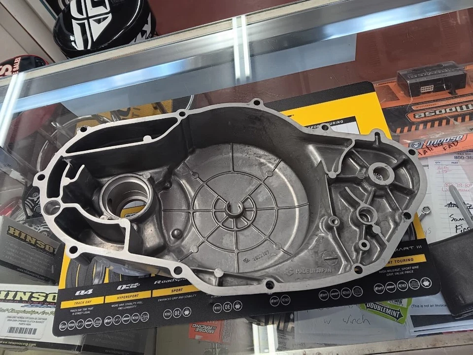 CUBIERTA EMBRAGUE REPUESTOS ORIGINALES SUZUKI GT550 1972-1977 11340-34600 NUEVO DE STOCK Foto 4 de 4