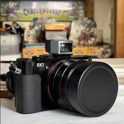New Black Metal Lens Hood for Sony RX1 RX1R RX1RII FE 55mm F1.8 FE35mm 2.8 Lens - Picture 5 of 12