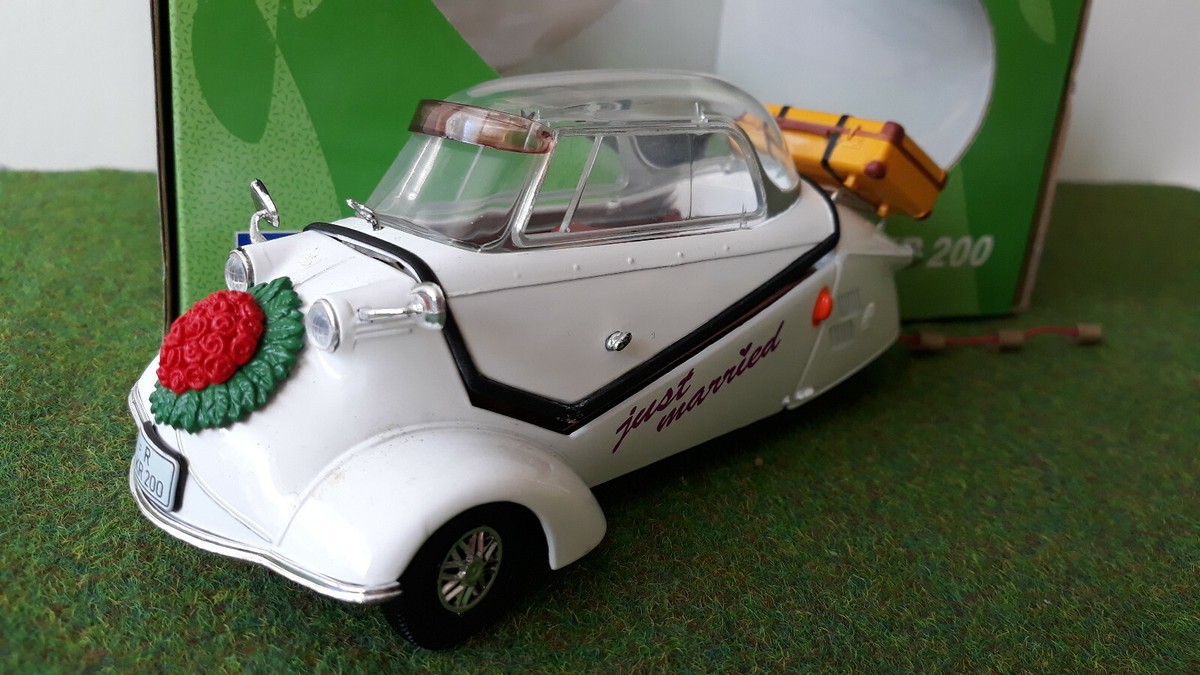 MESSERSCHMITT KR 200 JUST MARRIED blanc au 1/18 d REVELL