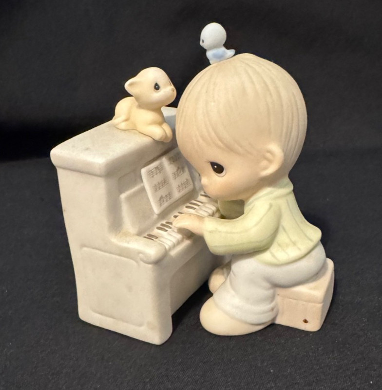 PRECIOUS MOMENTS "AMAZING GRACE" MUSICAL FIGURINE