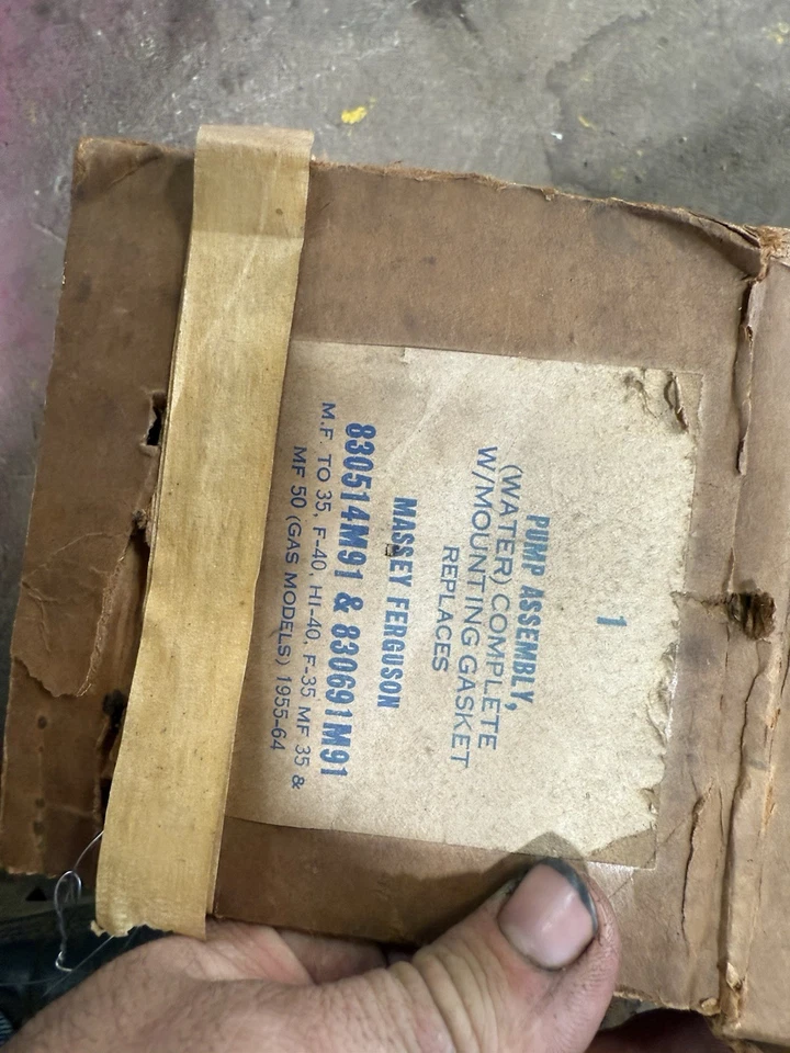 Bomba de agua Nos Massey Ferguson 35 F-40 Hi-40 F-35 55-64. 830514m91 y 830691m91 Foto 2 de 4