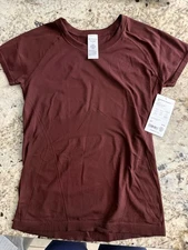 Athleta Momentum Seamless Tee, Womens, NWT, Garnet, Size Medium M, Quick Ship