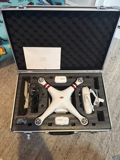 DJI Phantom 3 Standard quadcopter drone with case