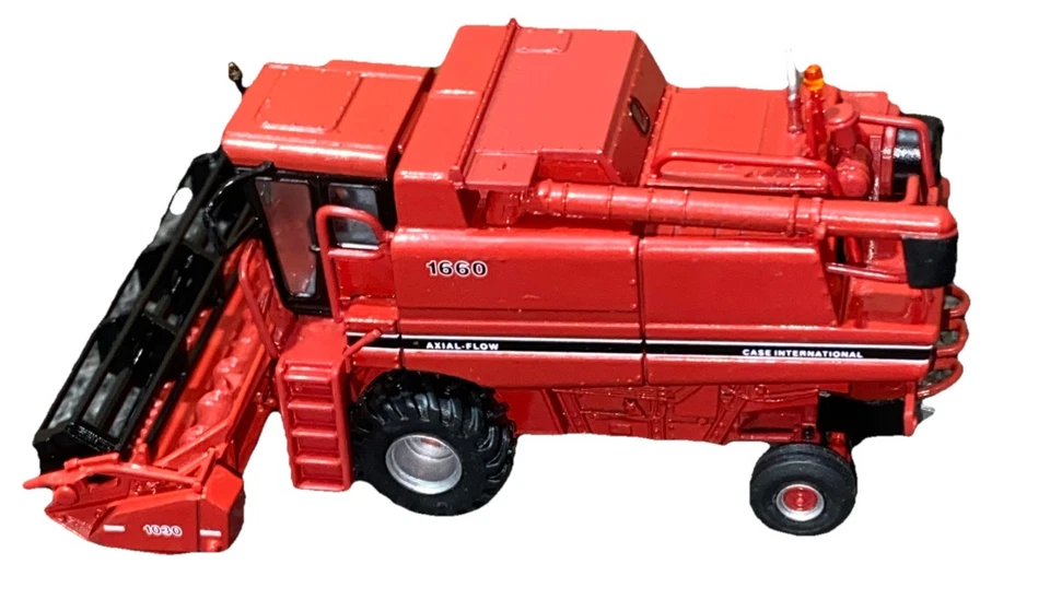 UNIVERSAL HOBBIES 1/87 CASE INTERNATIONAL 1660 AXIAL FLOW COMBINE HACHETTE FARM - Image 4 of 4
