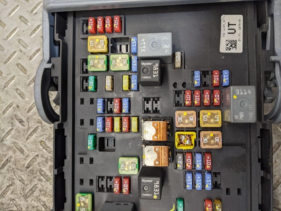 Caixa de fusíveis motor compatível com 07-09 SUBURBAN 1500 1173645 - Imagem 3 de 4