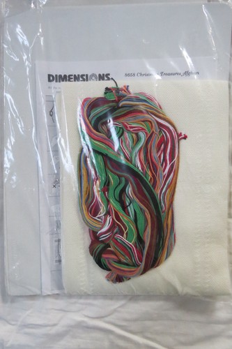 DIMENSIONS VINTAGE 2001 CHRISTMAS AFGHAN COUNTED CROSS STITCH KIT 8658 NEW  - Picture 3 of 5