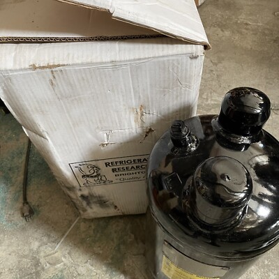 NEW Refrigeration Research 8-5/8'' X 20'' X 2-1/8'' Vertical Suction Accumulator