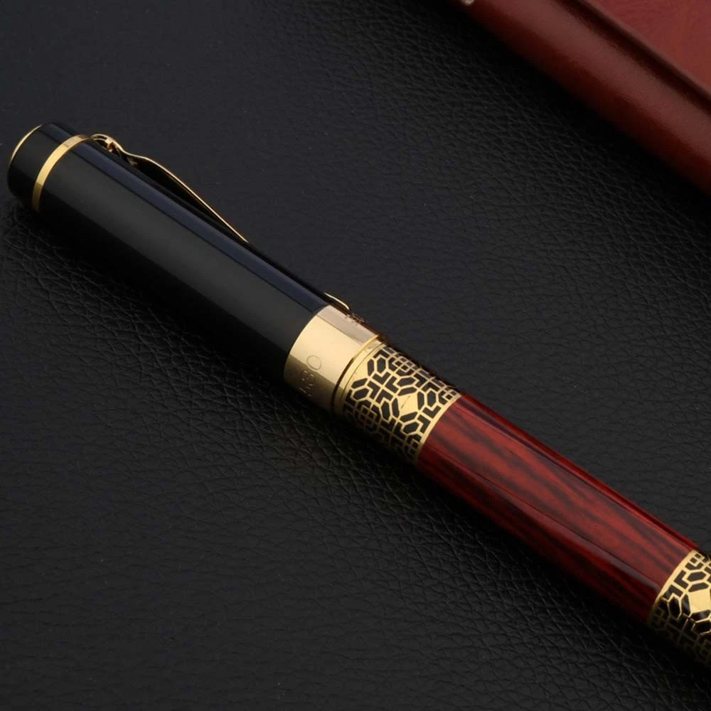 Luxury Fountain Pen in Black and Gold and 10 Ink Cartridges Set - 0.7mm Nib UK